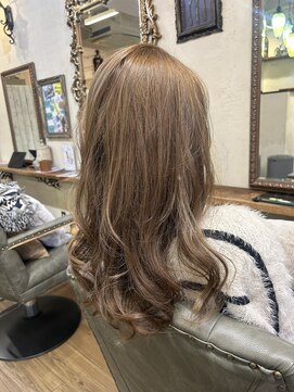 ベレッタ 枚方店(veretta.) ブリーチなしベージュ。担当ばば イエベ春/顔周りレイヤー/小顔