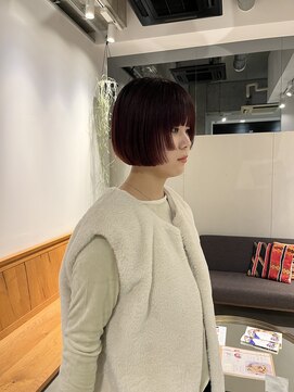 ミリ(milli Produce by ITAKURA) 赤ミニボブとステップカット