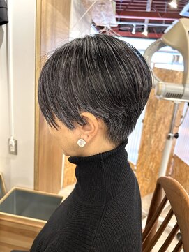 ミコ 珈琲と髪 襟足すっきりハンサムショート