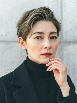 マリブ Malibu 白髪ぼかし×ハイライトで魅せる、陰影ハンサムショート