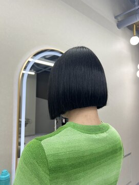 リノ 金山(Rino) デザインカラー/レイヤーカット/ウェットヘア/オリーブベージュ