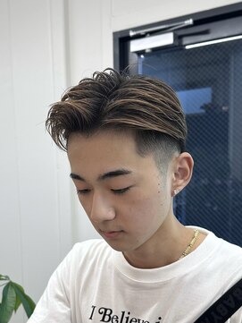 吉 大人ヘア短髪七三ツーブロック刈り上げビジネスアップバング