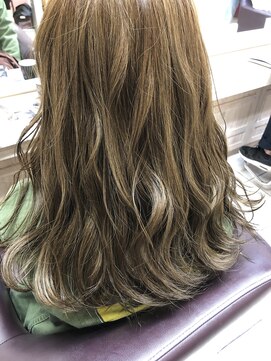 アーク(ARK from INFINI) ハイトーンベージュゆるふわスタイル