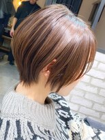 アヴァロン(AVALON)&nbsp;【小顔・絶壁解消】横顔美人なくびれショート×イルミナベージュ