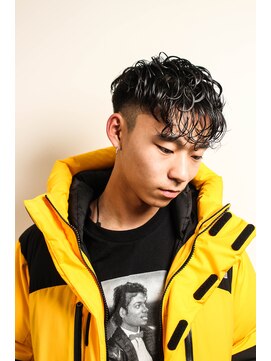 メリケンバーバーショップ フクオカ(MERICAN BARBERSHOP FUK) かき上げヘアショートレイアーくせ毛風パーマトランクスヘアa56