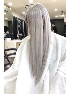 リア 大阪梅田(Ria) ~ホワイトシルバー~【Ria 大阪 梅田】