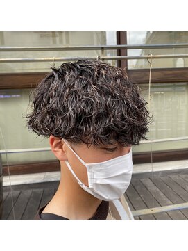 ケリーズグリーン(Kelly's Green) 神戸1のクオリティ 波巻きパーマ #蕃本 啓利