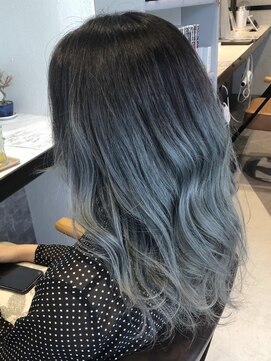 リブ(Live) シルバーアッシュのグラデーション[久米川/髪質改善/白髪染め]