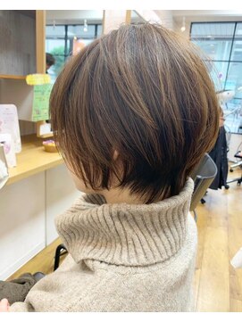 モーラ サロン 高石店(MOLLA) ふんわりショート 丸みシルエット 前下がりボブ ショートボブ