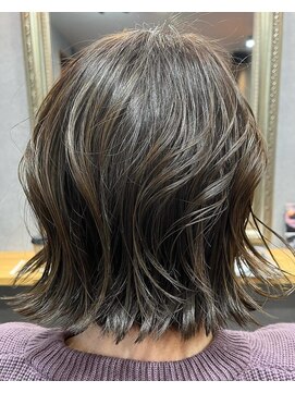 ベース(Bass) ワンレンボブ　シルバーアッシュ