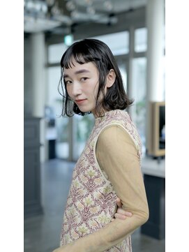 マグノリア オモテサンドウ(MAGNOLiA Omotesando) 大人女性の前髪の短い毛先パーマスタイル