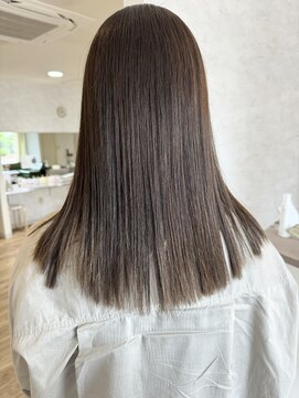 オリーブベージュ