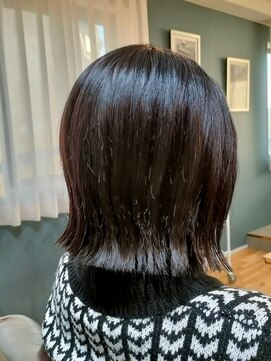 リビングルームス 茅ヶ崎(Living rooms) 外ハネ切りっぱなしボブ