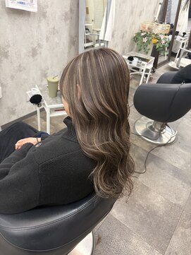ヘアーメイク フィール ルア(FEEL Lua) レイヤーカット×ハイライトカラー