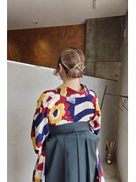 ヨン(yon) タイトなまとめスタイル