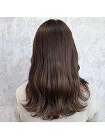 デミヘアー(Demi hair)&nbsp;透け感ミルクティーアッシュカラー×ゆるふわウェーブ