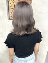 ルノン(LUNON)&nbsp;グレーアッシュ/グレージュ/波巻きヘアー