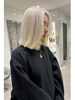 スノッブサンク(Snob ciNQ)&nbsp;切りっぱなしボブ/ホワイトカラー/センターパート/20代