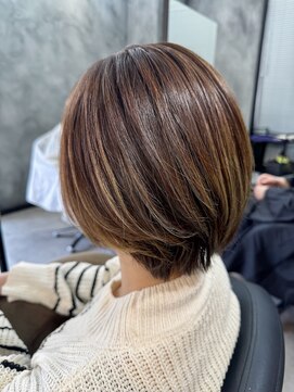 クラッチバイシオンアグリゲイト(CLUTCH by Zi-on aggregate) ショートボブ×毛先ハイライトカラー