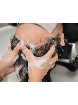 ユメのフルフラットシャンプー台で極上の癒し体験を♪髪と心をケアする丁寧で心地よい施術をお届けします！