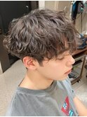 Cカールニュアンスパーマショートヘアツーブロックセンター分け