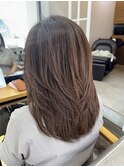 ミドルミセス世代に人気のナチュラルロングレイヤーカット