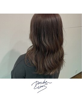 パドトロワ(Pas de trois) 新潟×ツヤ感アッシュグレージュ×外人風ハイライト