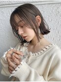 切りっぱなしボブ透明感カラーサイドバング小顔ヘアオフィスヘア