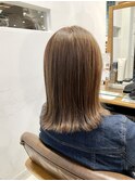 少し長めなミディアムボブ