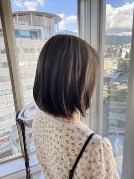 エイトデイズ 三宮駅前店(EIGHT days) ベージュカラー