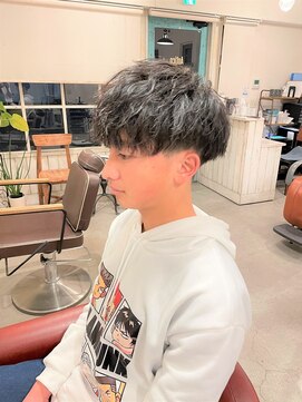 アンティコ(Antico) マッシュ束感ツーブロック流行ショートツイストスパイラルモテ髪