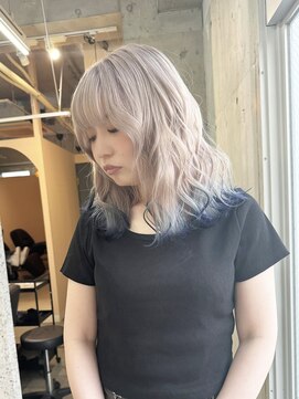 ラニヘアサロン(lani hair salon) ホワイトミルクティー&水色ネイビー/裾カラー【大名/天神】