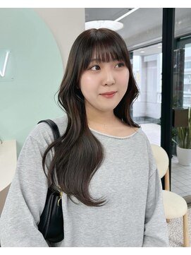 イロウ 天神大名店(IROW) 韓国ヘア　レイヤーカット　くびれ　アッシュカラー【天神大名】