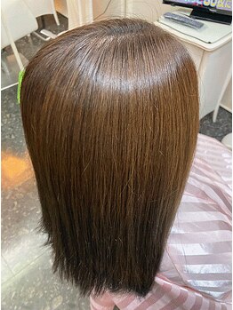 ドゥジェーム(Deuxieme)の写真/地肌を整えるエイジングケアカラー使用◎ダメージレスで綺麗に染まる♪艶感のある上品な仕上がりに。