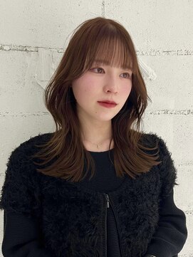 ミディアムレイヤーくびれヘアダブルカラーヘーゼルブラウン
