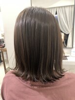 インビテーション(invitation)&nbsp;グレーベージュカラー×ミディスタイル