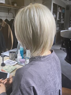 ロリム(RorriM) ハイトーンカラー シルバーホワイト ウルフカット