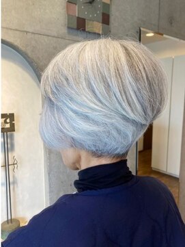 美容室 ル クラージュ グレイヘアショートボブ（白髪）