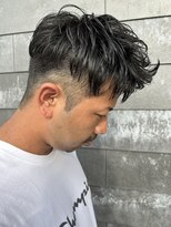 ヒュイル バイ ニアウ(Hwyl by Niau)&nbsp;メンズマッシュショートスパイラルパーマニュアンスパーマ眉毛