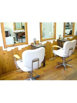 白髪が気になり始めた方にもオススメ！自然な仕上がりで、艶のある綺麗な髪色が叶う♪