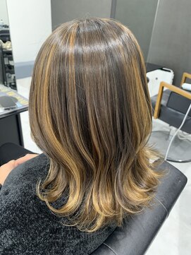 ディティール(Detail) 3Dハイライト×外はねミディアム