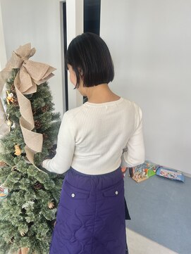 耳かけも可愛いミニボブ