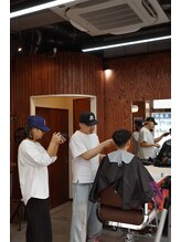 男性のみの空間だから髪の悩みも気軽に話せる