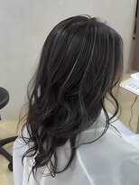 ライン(LYNE)&nbsp;透明感ダークグレージュ/ハイライト/ロング/コテ巻きカール