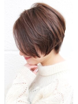 レウナ 外苑前(Reuna) 黒髪でも可愛く決まるニュアンスショートボブ