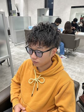 キートス(Kiitos) 前下がりVマッシュツイストスパイラルパーマ