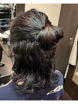 オムヘアーバイグルーマーズ(HOMME HAIR by GROOMER/S)&nbsp;マンバンスタイルへの道ゆるスパイラル・ハーフアップHomme2櫻井