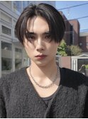 前下がりこぼしセンターパートダウンパーマ