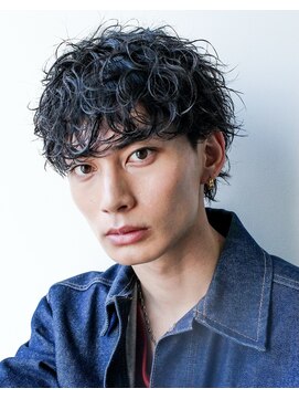 オーシャントーキョー ホワイト 原宿(OCEAN TOKYO WHITE) 波巻きツイストスパイラルパーマツーブロック刈り上げマッシュ