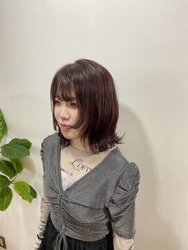 ヘアーアンドメイクアップモパ 赤×黒の裾カラー